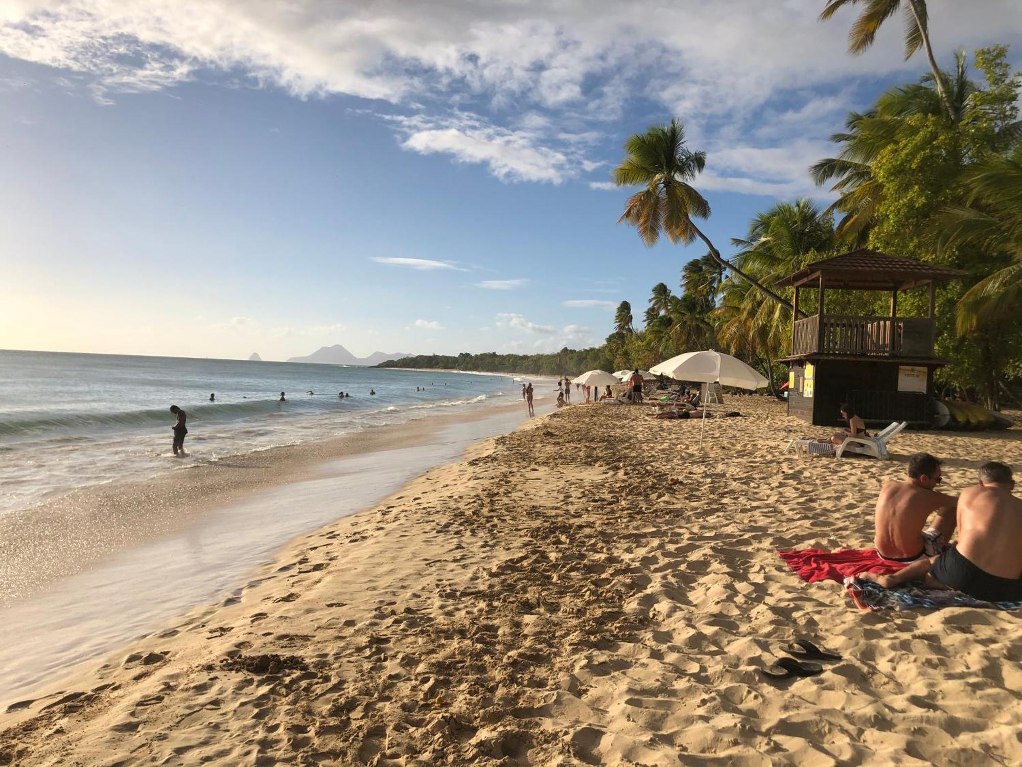 Beau T4 Refait A Neuf Proche Plage Sainte-Anne Buitenkant foto