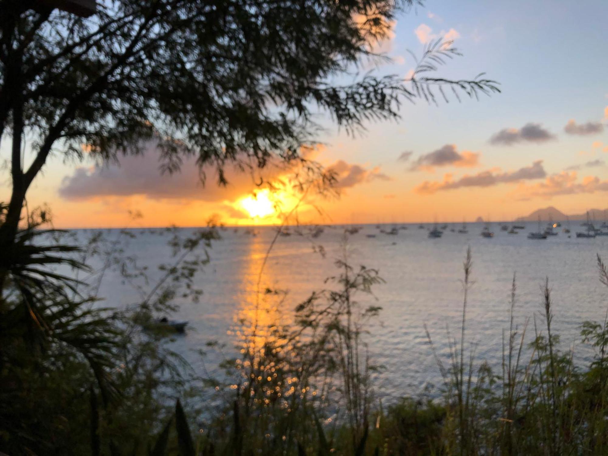Beau T4 Refait A Neuf Proche Plage Sainte-Anne Buitenkant foto